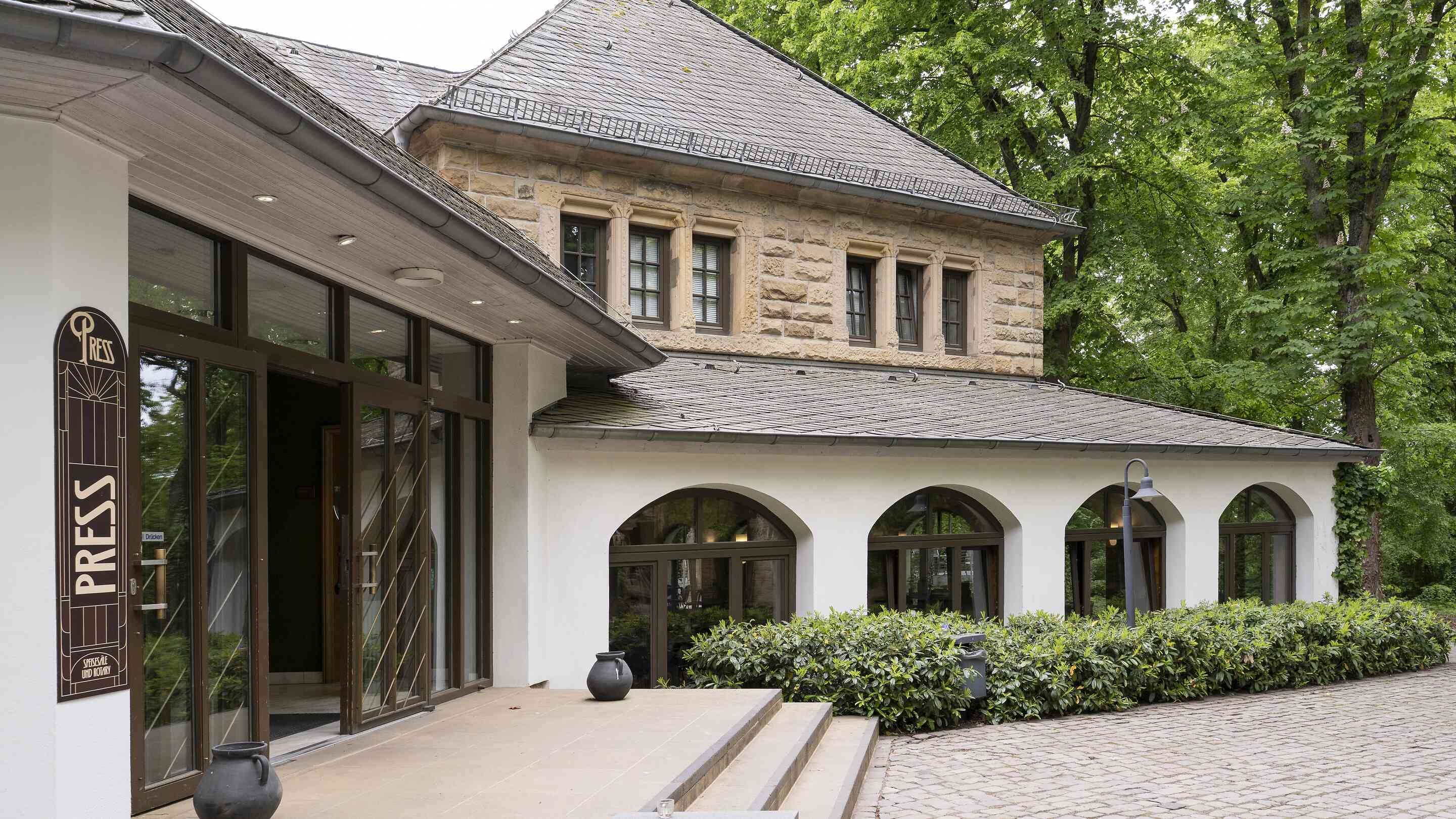 https://assets.chateauform.com/pm_8909_101_101445-7ko6bb26s1-16_9_xlarge.jpg