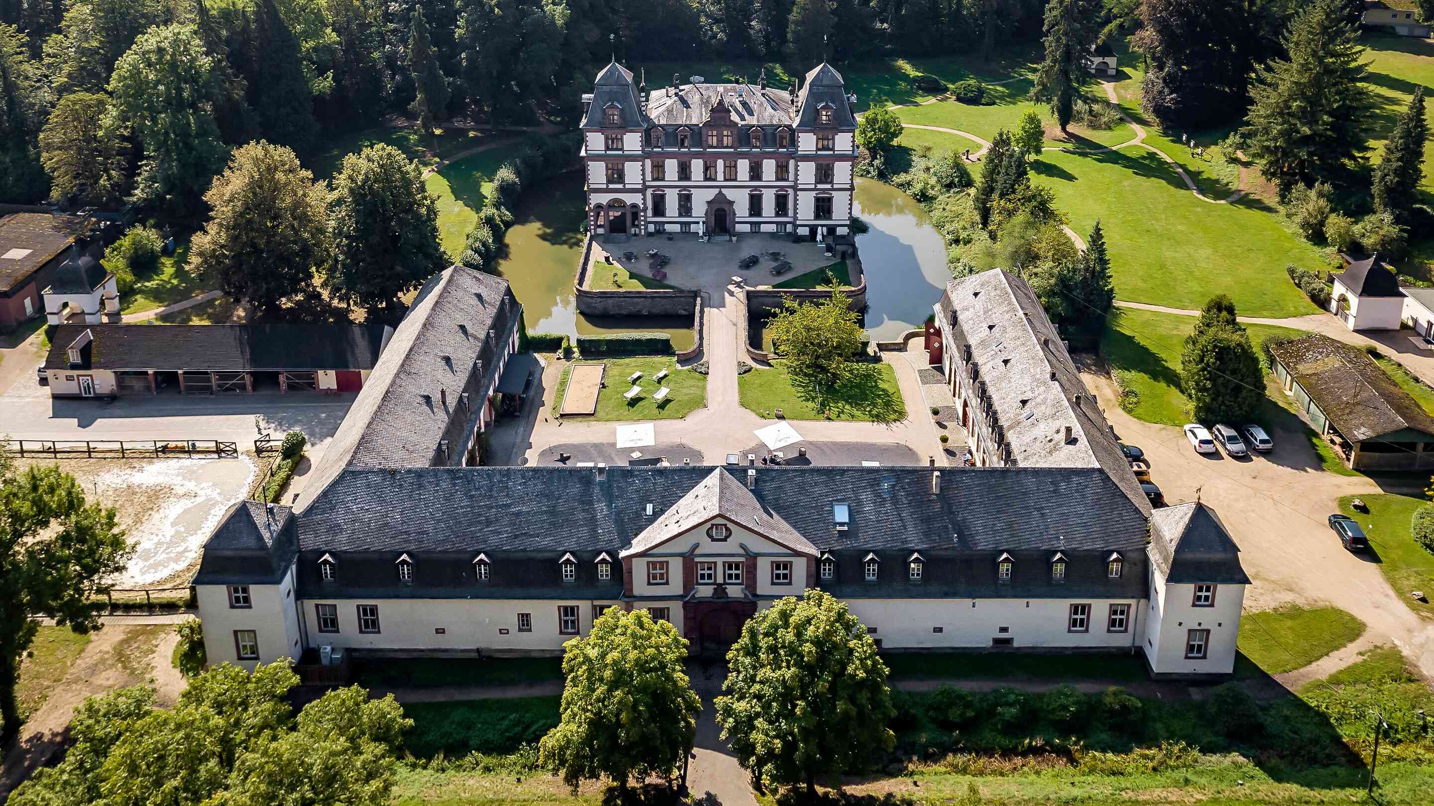 https://assets.chateauform.com/pm_8909_43_43481-68xhid9e5t-16_9_xlarge.jpg