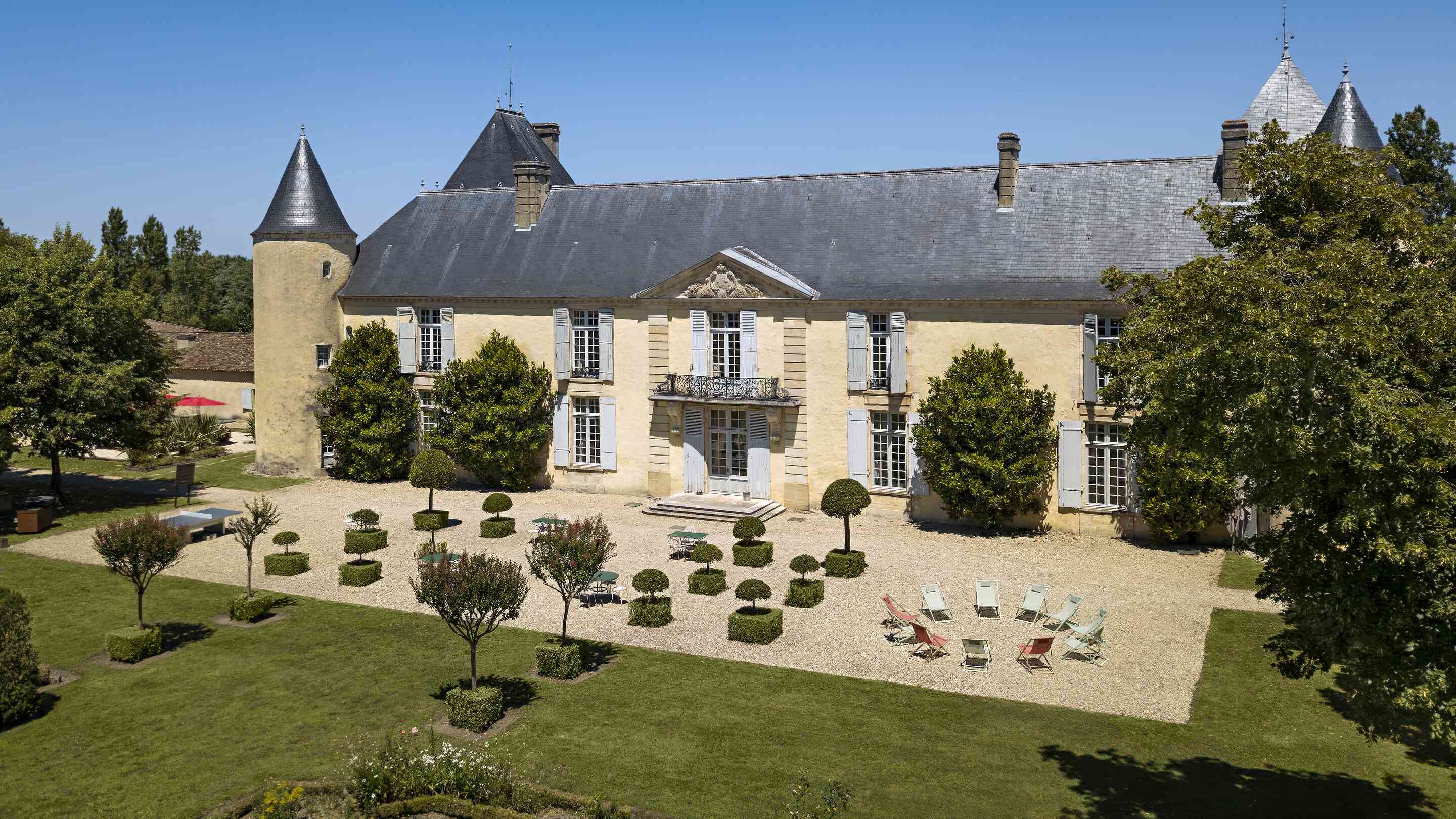 https://assets.chateauform.com/pm_8909_70_70275-ij53rcmxiw-16_9_xlarge.jpg