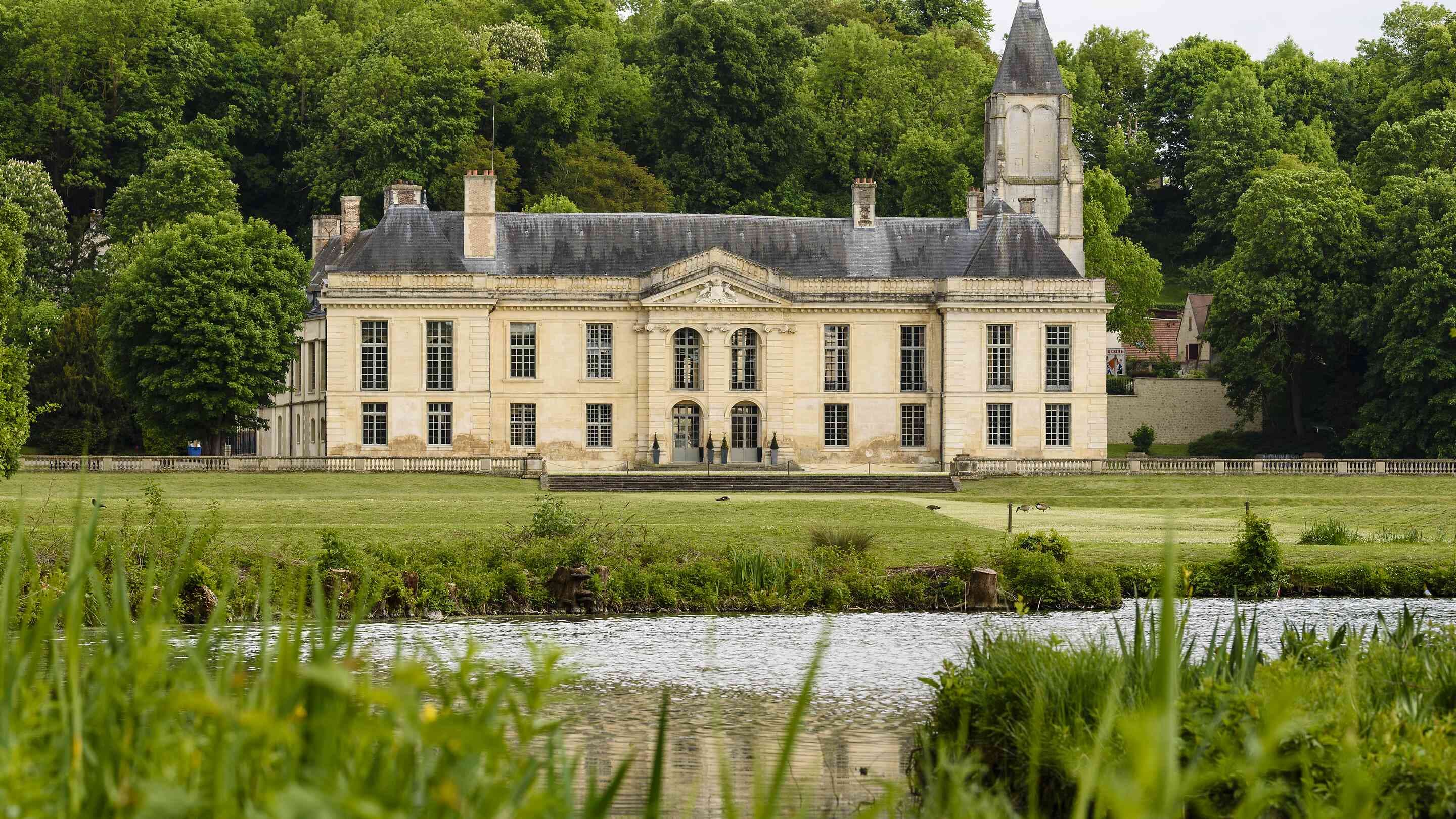 https://assets.chateauform.com/pm_8909_83_83937-txt03tf2x2-16_9_xlarge.jpg